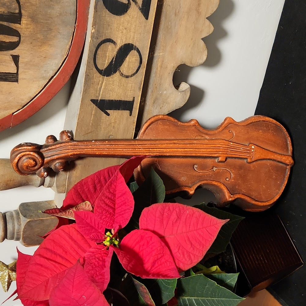 Royal, 18" Metal Violin wall decor